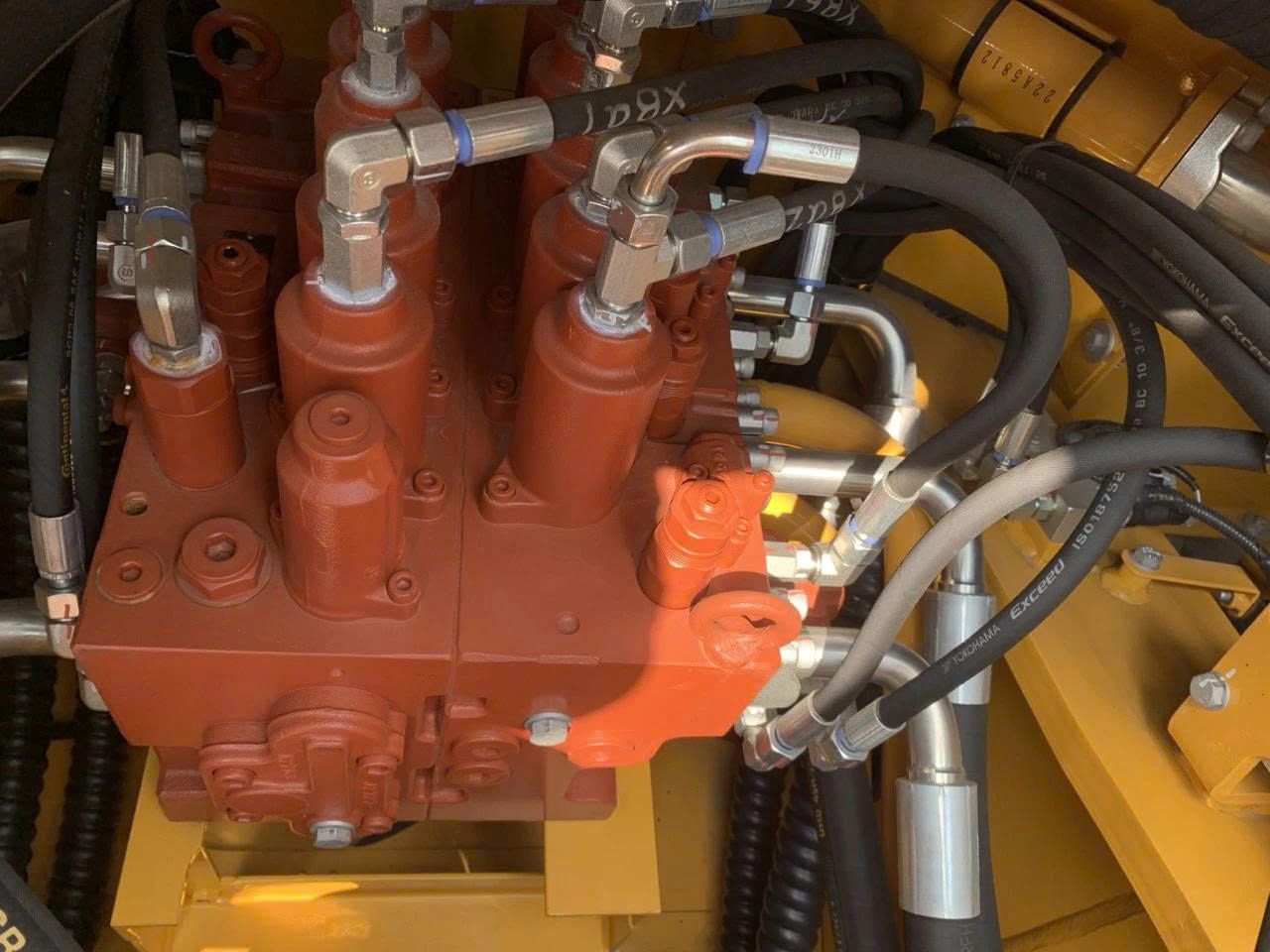 Máy Xúc Đào Bánh Xích LiuGong CLG933EHD - Lựa Chọn Tối Ưu Cho Công Trình Nặng